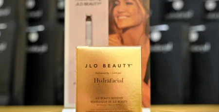 Сяйво від JLO Beauty вже в Україні! У Києві презентували новий бустер